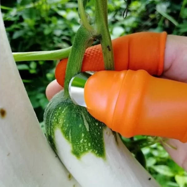 Luvas para dedos com cortador e lamina  depiladora no polegar , ideal para trabalhos na cozinha e horta. - Image 2